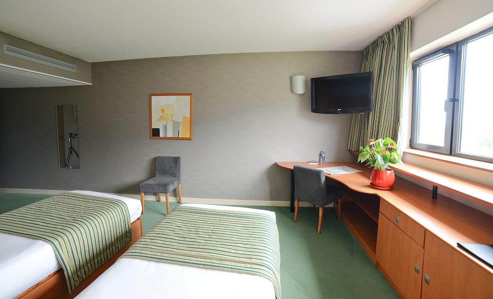 Hotel Archamps Porte Sud De Geneve Exterior photo